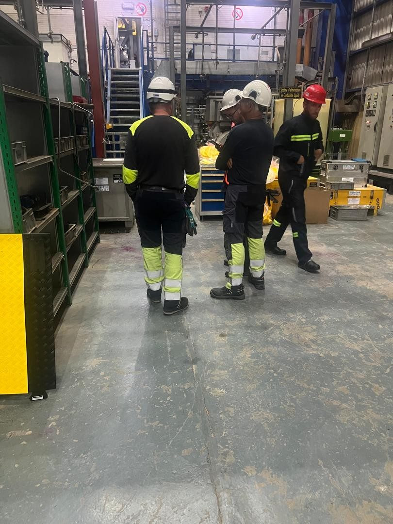 Équipes GEITPE réunies sur site industriel