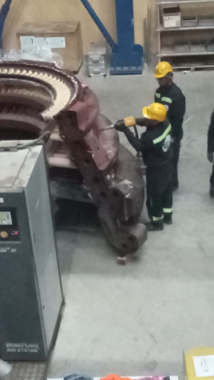 Démontage et révision d'un moteur industriel